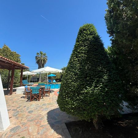 Country House With Pool And Big Garden Oropos Buitenkant foto