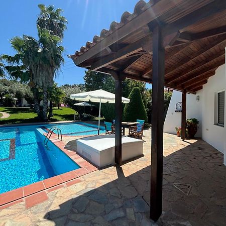 Country House With Pool And Big Garden Oropos Buitenkant foto