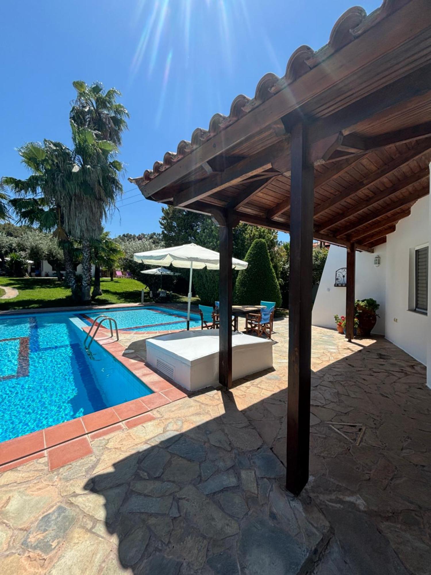 Country House With Pool And Big Garden Oropos Buitenkant foto