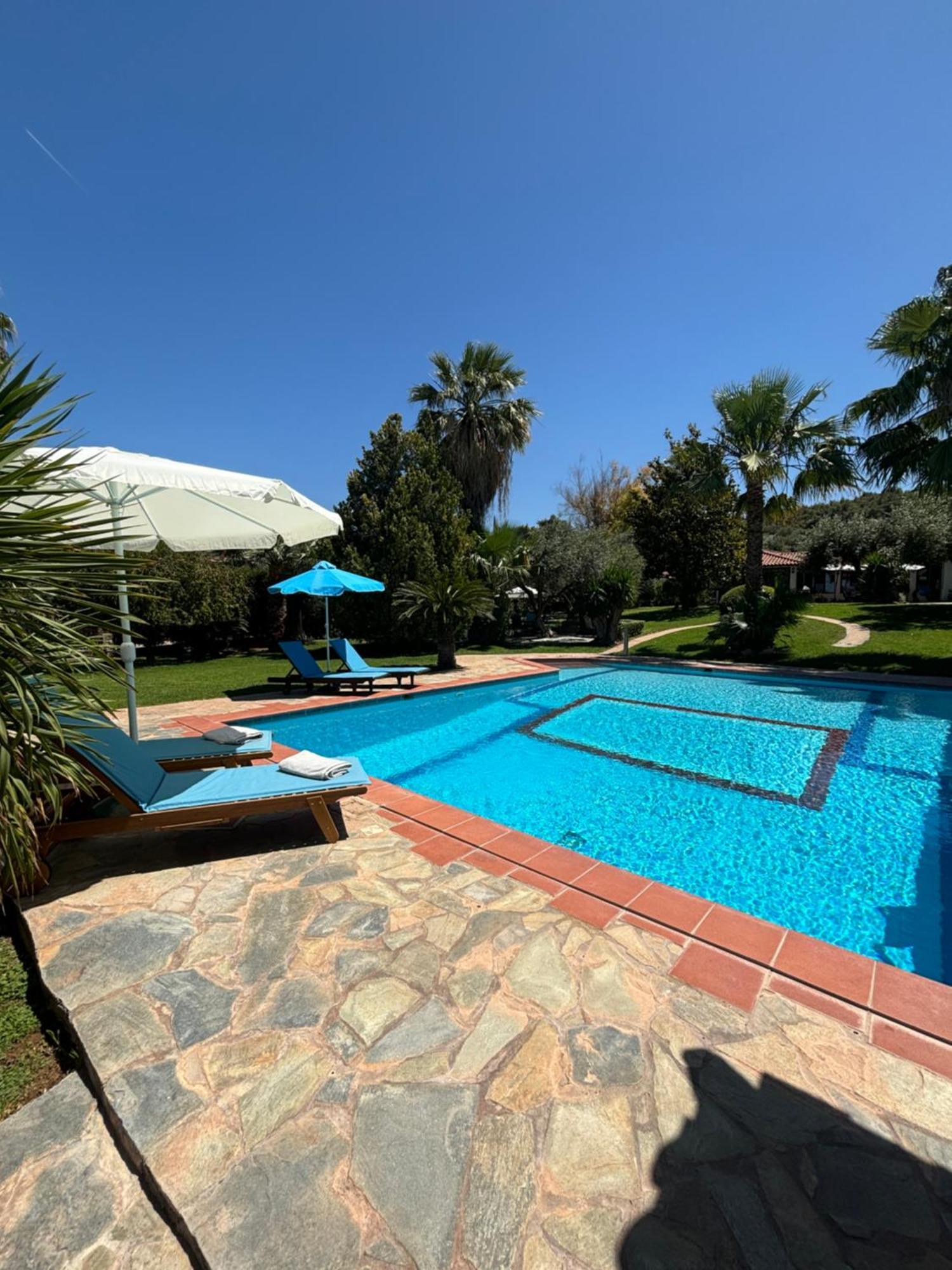 Country House With Pool And Big Garden Oropos Buitenkant foto