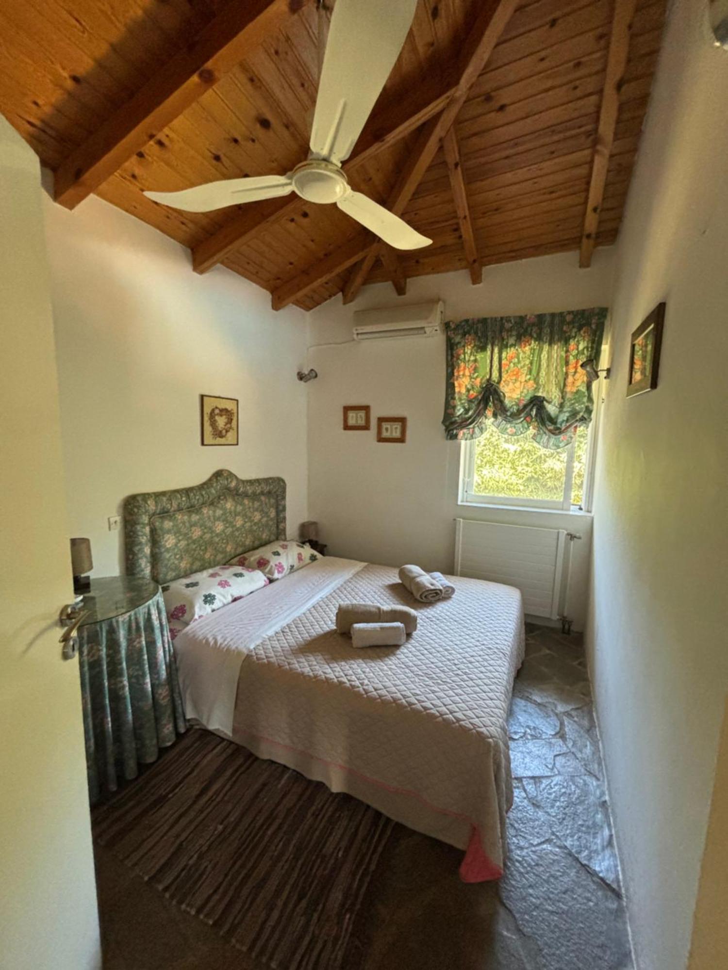 Country House With Pool And Big Garden Oropos Buitenkant foto